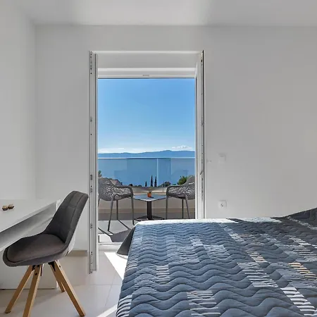 Luxury Apartment *